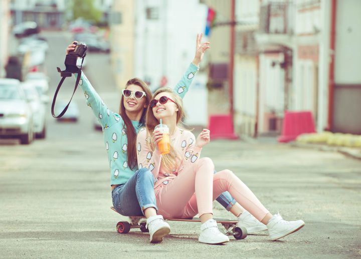 teenage girls selfie